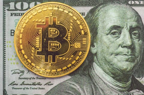 Volatilitatea Bitcoin și Dolar în 3 zile de alegeri USA