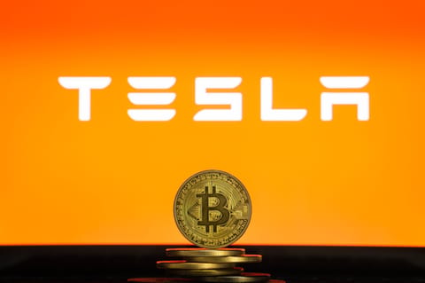 Tesla a cumpărat Bitcoin de pe Coinbase