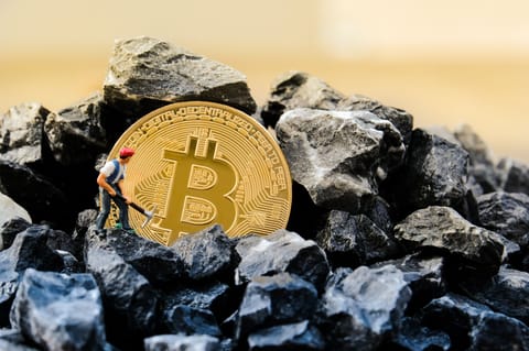 Mineritul Bitcoin a generat profit de peste $1,5 miliarde în Martie
