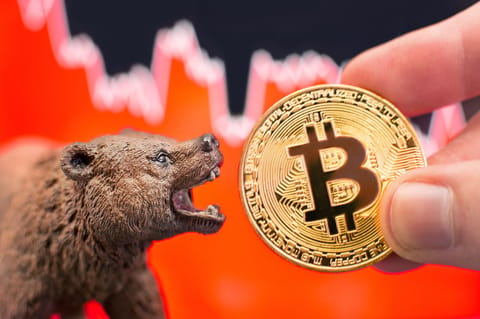 Bitcoin, din nou la $60,000. De ce nu depășește prețul acest prag?