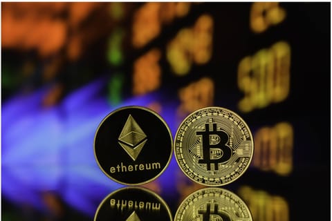 Taxele Bitcoin și Ethereum au scăzut 90% de la All Time High