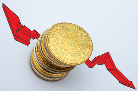 Bitcoin pierde $2,500 de la maximul local. Analiștii avertizează următorul dip