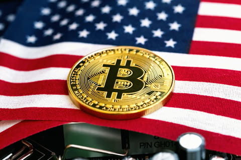 Bitcoin se stabilește la $50,000. US Stock Market în declin. Ce urmează?