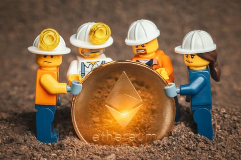 Ethereum: minerii au ars monede ETH în valoare de $400 milioane, mulțumită EIP-1559