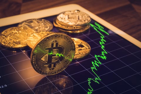 Bitcoin țintește $51,000. Ethereum se apropie de $4,000 pentru prima dată din luna Mai
