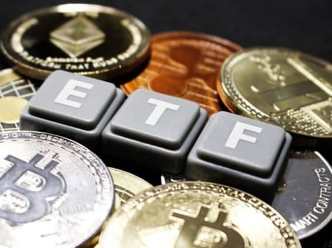 A new dawn for Bitcoin ETFs? BlackRock insiders, Novogratz, and Cathie Wood anticipate imminent approval