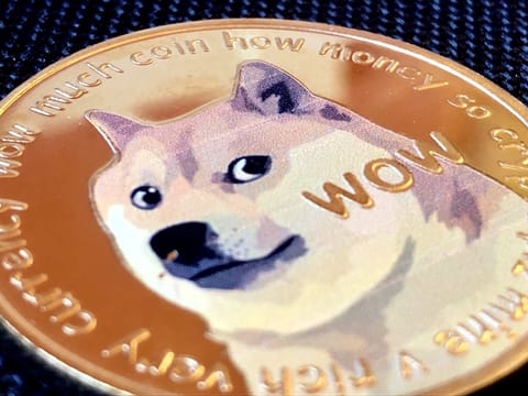 Dogecoin: activitatea adreselor mari încetinește pe măsură ce lichiditatea iese din piață