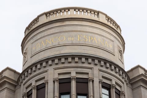 Banca Spaniei emite noi reglementări pentru furnizorii de active digitale