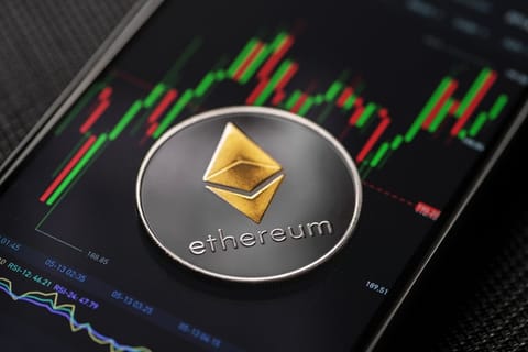 Cantitatea de ETH de pe exchange-uri scade cu 37%