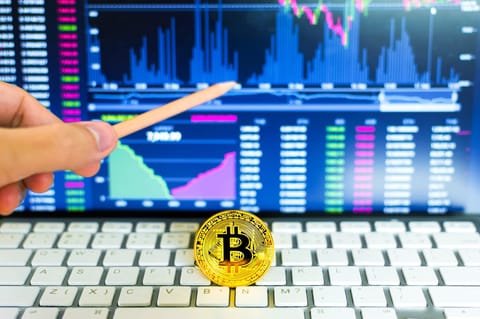 Bitcoin fluctuează la $46,500. Rezervele BTC de pe exchange-uri - mai mici decât în Noiembrie 2020