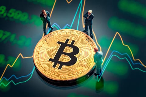 Investitorii acumulează Bitcoin, iar produsele derivate stabilesc noi recorduri
