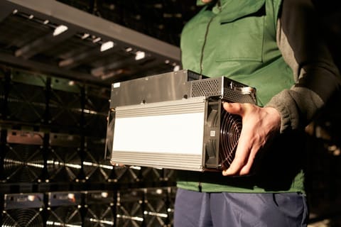 Bitmain: Antminer nu mai trimite echipament de minare în China