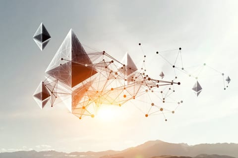 Ethereum scade 14%, mai mult decât Bitcoin, după ce Rezerva Federală sperie piața
