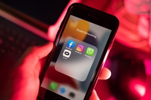 Bitcoin a crescut peste $49,000 pe măsură ce Facebook, Instagram și WhatsApp au căzut