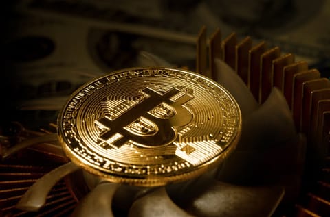 Bitcoin: Minerii pot încasa încă o scădere de 20% a prețului BTC, înainte să capituleze