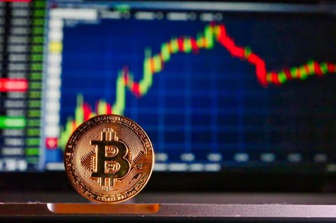 Les indicateurs on-chain suggèrent que les traders de Bitcoin achètent lors de la baisse, anticipant un rebond