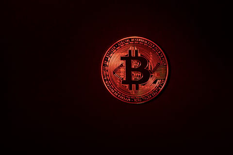 El precio de Bitcoin cae por debajo de $90,000, en medio de liquidaciones cripto de $1.34 mil millones en 24 horas