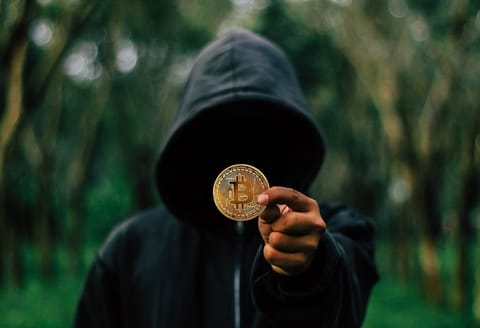 Amenințarea CryptoRom: Aplicații false de iPhone, folosite pentru a fura criptomonede