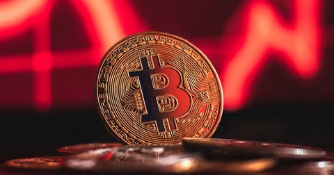 Vânzări masive, Bitcoin scade din nou la 21.000 - există semne de îngrijorare