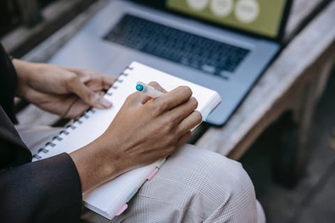 Educație financiară: 3 cursuri cripto, inovative și moderne, pe care le poți urma în 2022
