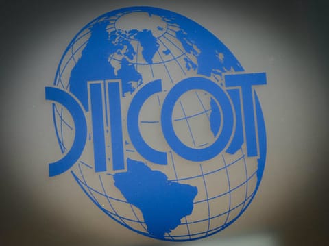 DIICOT investighează o companie de energie regenerabilă pentru fraudă; o sumă de $17,7 milioane în crypto implicată