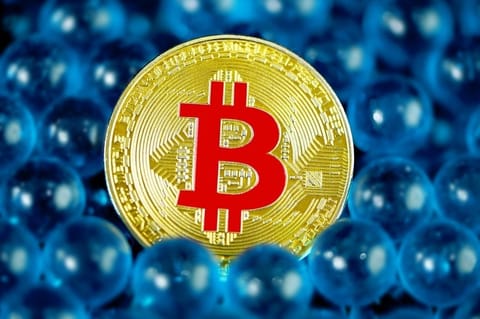 Erdogan și-a îngropat lira. Turcii se îndreaptă spre Bitcoin