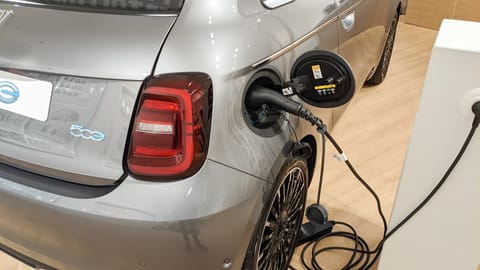 O companie auto va răsplăti cu monede digitale clienții care conduc eficient