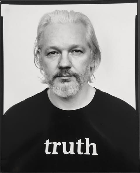 O donație anonimă de 8 BTC, valorând aproape $500.000, l-a ajutat pe Julian Assange să se întoarcă acasă