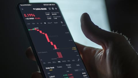 Binance suspendă token-urile LUNA și UST din cauza eșecului blockchain-ului Terra