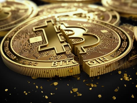 Fondurile Bitcoin înregistrează cele mai mari ieșiri din istorie