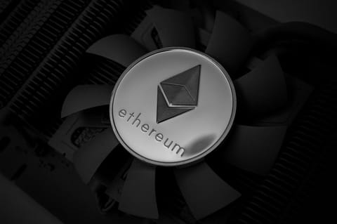 Ethereum: Minerii acumulează, în timp ce balenele transferă ETH către exchange-uri
