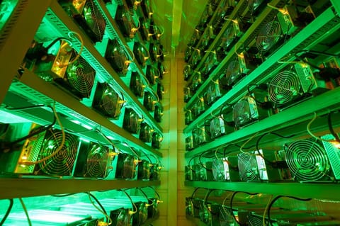 Minerii de criptomonede ruși se aprovizionează cu ASIC-uri, în ciuda scăderii pieței