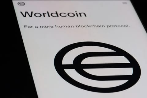 Tokenul WLD al Worldcoin crește cu 40% după prelungirea blocării