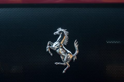 Ferrari extinde opțiunile de plată cu criptomonede în Europa