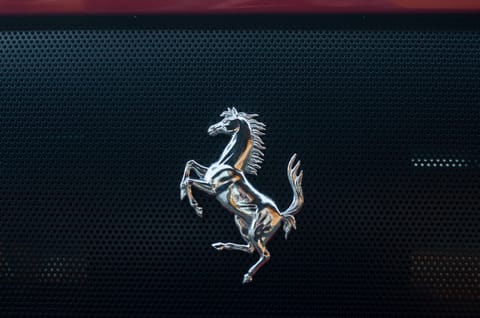 Ferrari expande las opciones de pago con criptomonedas a Europa