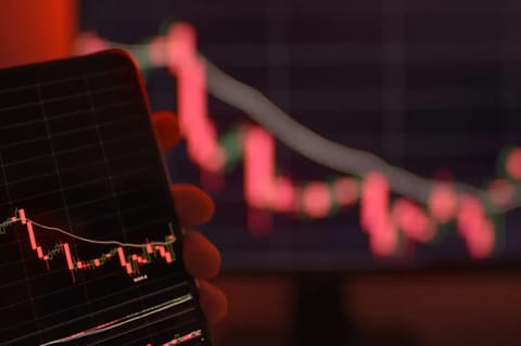 Ethereum Faces Volatility Amid U.S. Rate Speculations; Stablecoins See Steady Growth