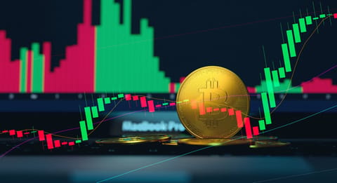 Bitcoin se dispara mientras las altcoins se rezagan—¿Próximo objetivo: $200,000?