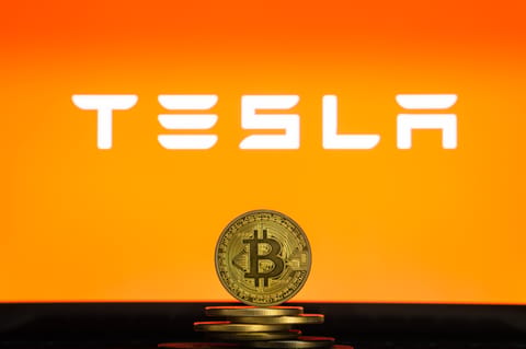 De ce și-a mutat Tesla deținerile de Bitcoin ȋn valoare de $771 milioane