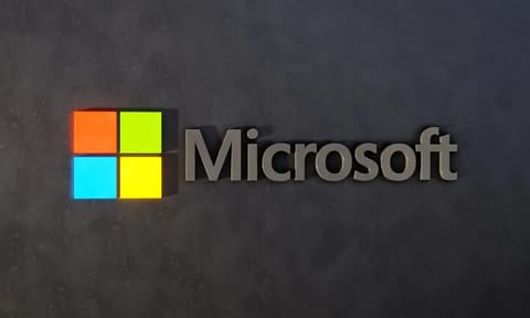 El fallo de Microsoft interrumpe los servicios globales en aerolíneas, bancos, LSE