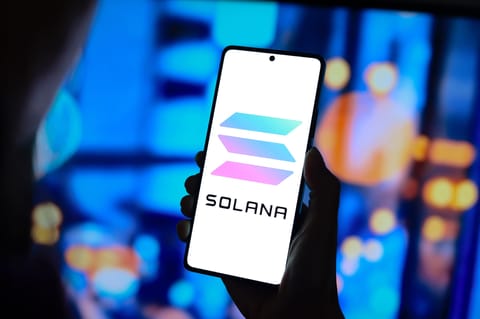 Franklin Templeton presenta solicitud para ETF de Solana (SOL), marcando movimiento récord