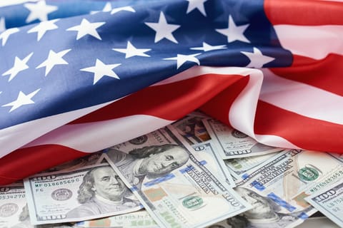 La Fed laisse les taux d'intérêt inchangés à $4,25-$4,50%, le Bitcoin bondit de 4%