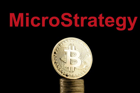 MicroStrategy compra $1,5 mil millones en Bitcoin, elevando sus tenencias de BTC a 439,000
